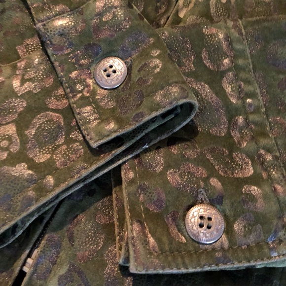 Leopard Print Blazer in a Shimmering Green Pattern by Toni Morgan - Picture 10 of 11